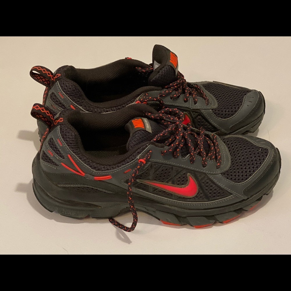 GUC Nike Air.  Women’s 9.